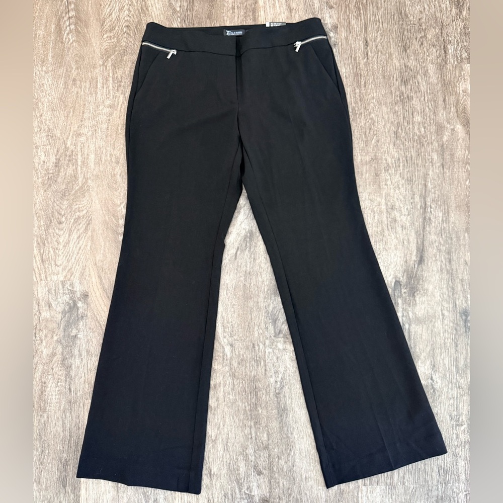 NEW NY&Co 7th Ave Pant Runway Fit Slim Flare Size 8P Petite 29 Inseam Black